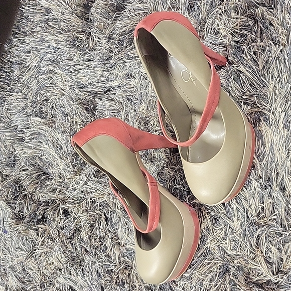 Jessica Simpson Stack Pump with Strap - Picture 3 of 4